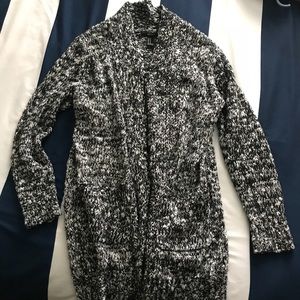 Black & white super comfy cardigan 🤑